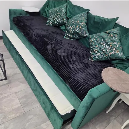 Zen Metrou Nicolae Grigorescu ブカレスト